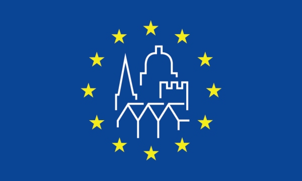 Fahnen mit europäischem Denkmal-Logo 200x300